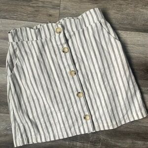 Blu pepper skirt size medium cream gray pinstripe miniskirt baddie